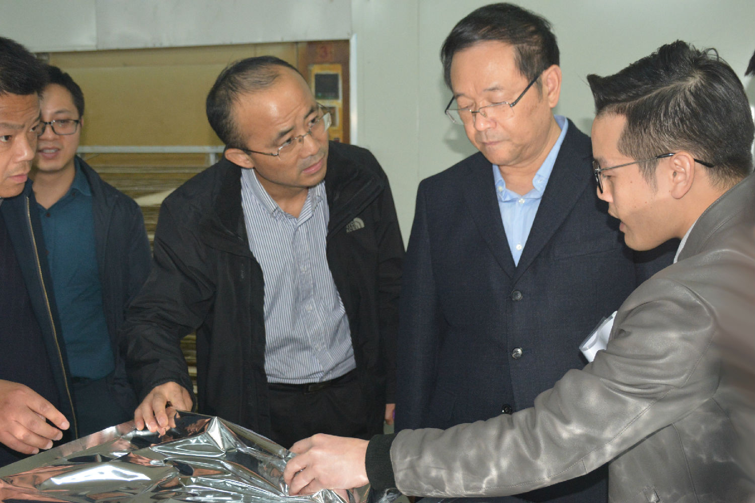 省經(jīng)信廳廳長牛弩韜蒞臨安徽百特考察指導(dǎo)工作