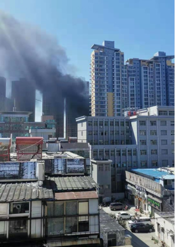 突發(fā)！泰安中南工地一個月內(nèi)兩度著火，工人電焊作業(yè)引燃保溫板