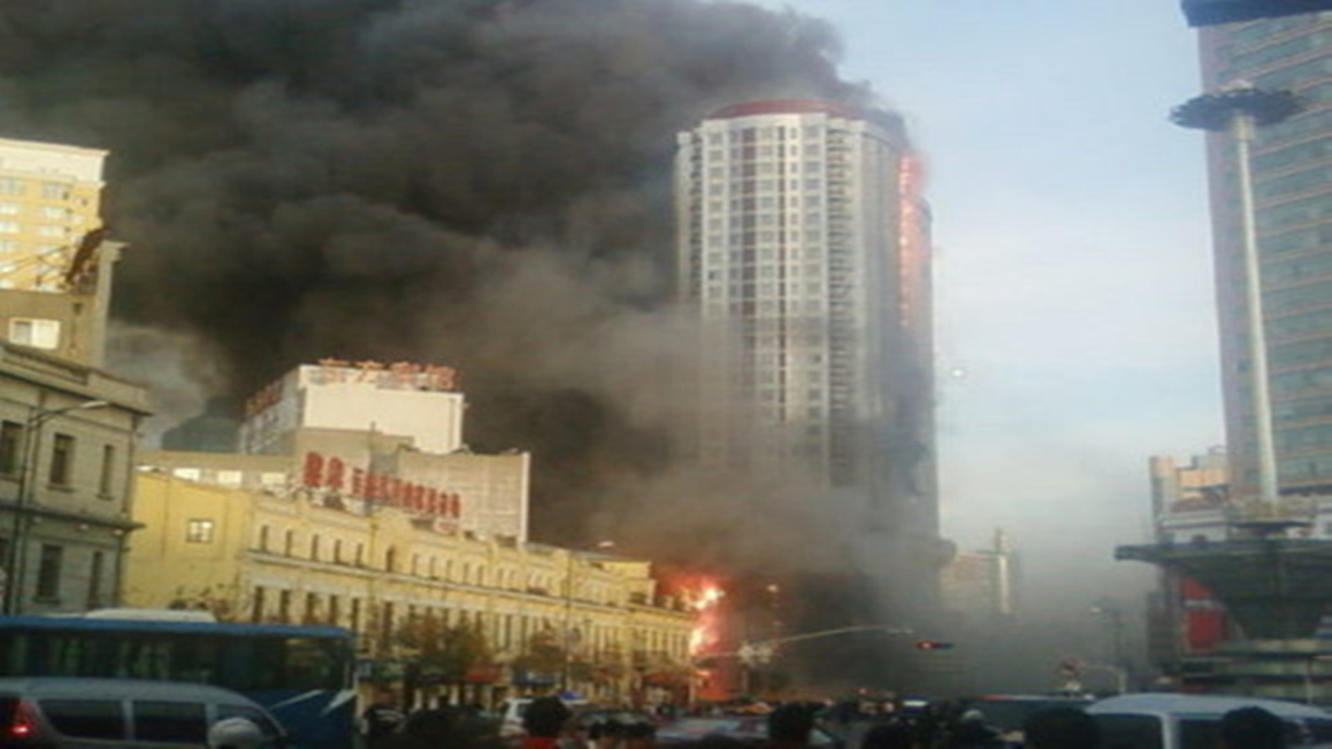 新型建筑外墻保溫材料—解決大型商場(chǎng)火災(zāi)問(wèn)題