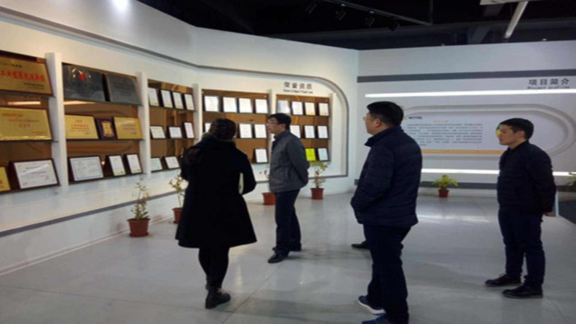 熱烈歡迎建委領(lǐng)導(dǎo)蒞臨我公司檢查指導(dǎo)工作