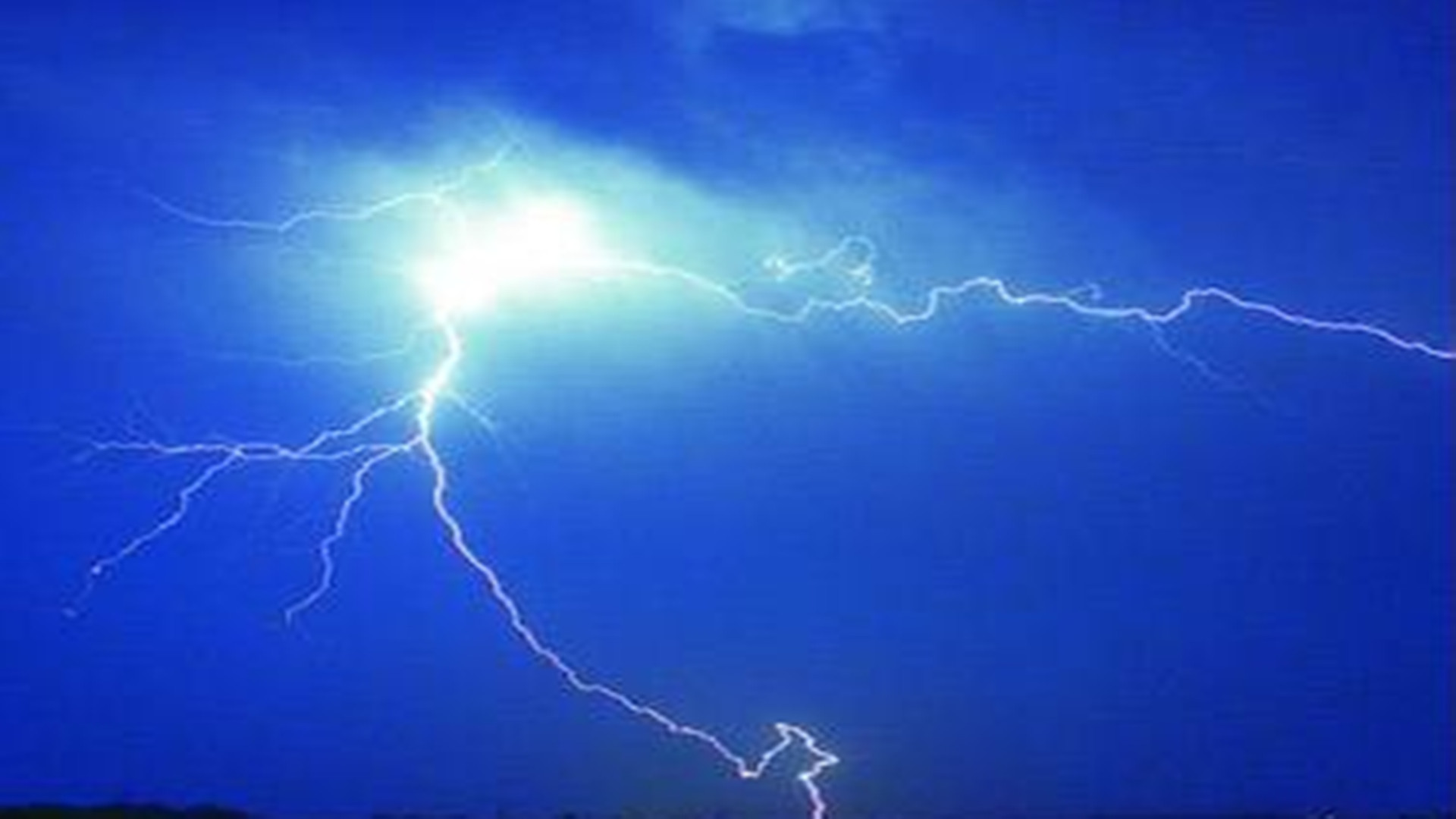 于無聲處聽驚雷 | 安徽百特?zé)o機真空板