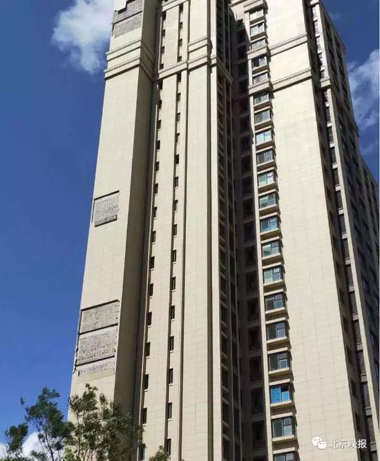 震驚！北京公園悅府墻皮脫落！引住建委介入調(diào)查！竟是保溫板在“作妖”