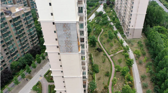 又一小區(qū)外墻保溫層從高處脫落