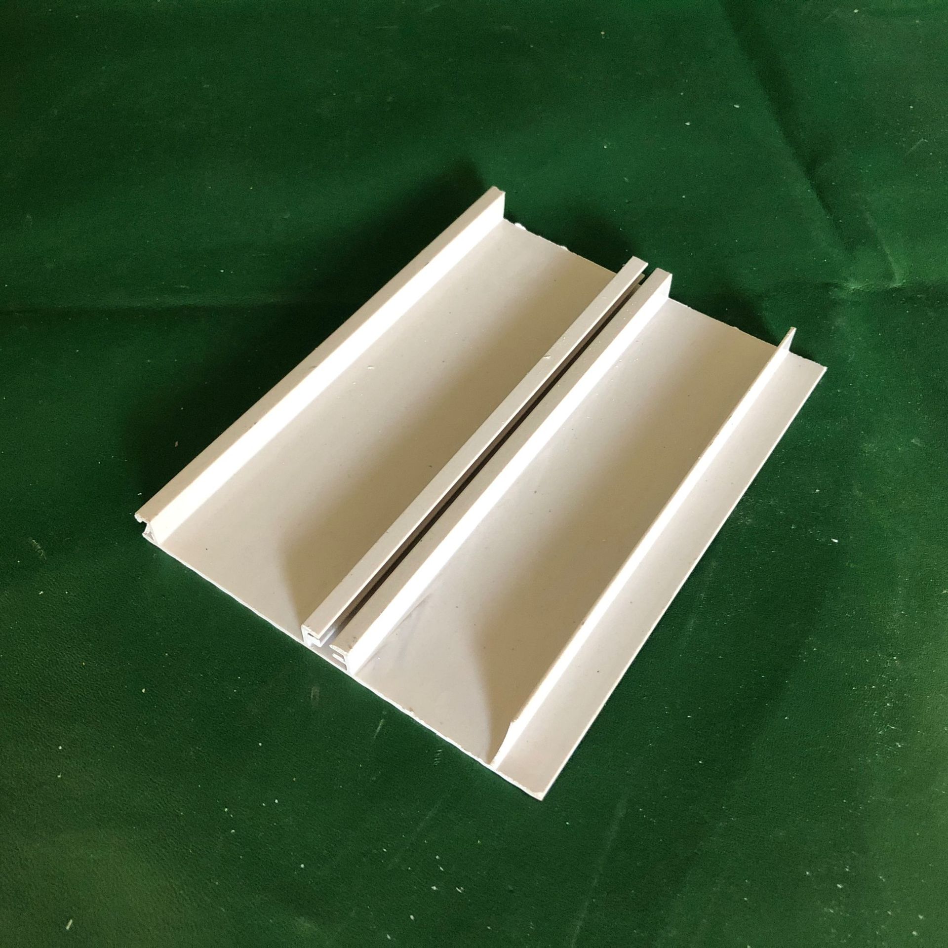 行線槽的主要特點(diǎn)和功能